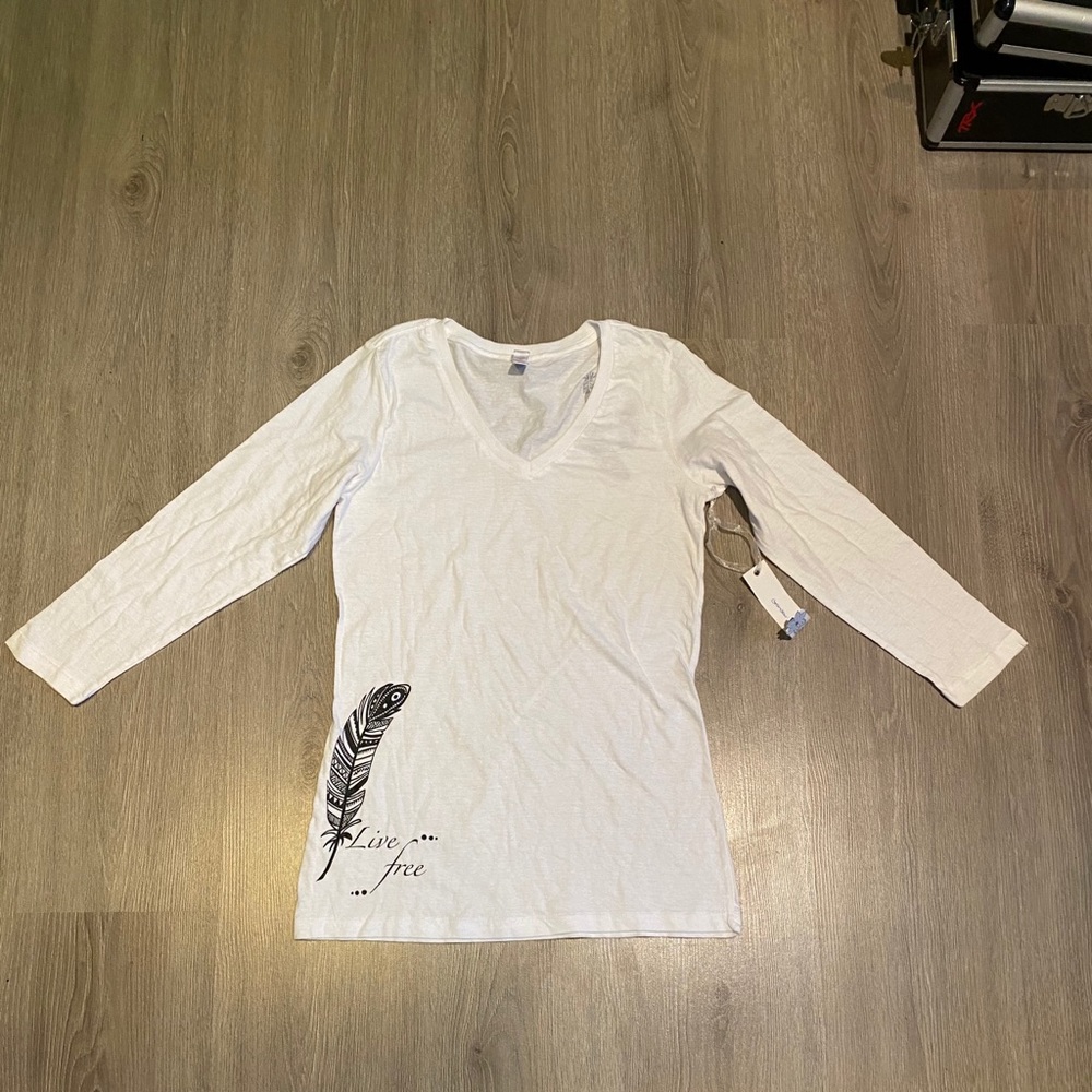 White tshirt with feathers artworks